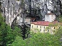 La gruta de Covadonga, refugio de Don Pelayo.JPG
